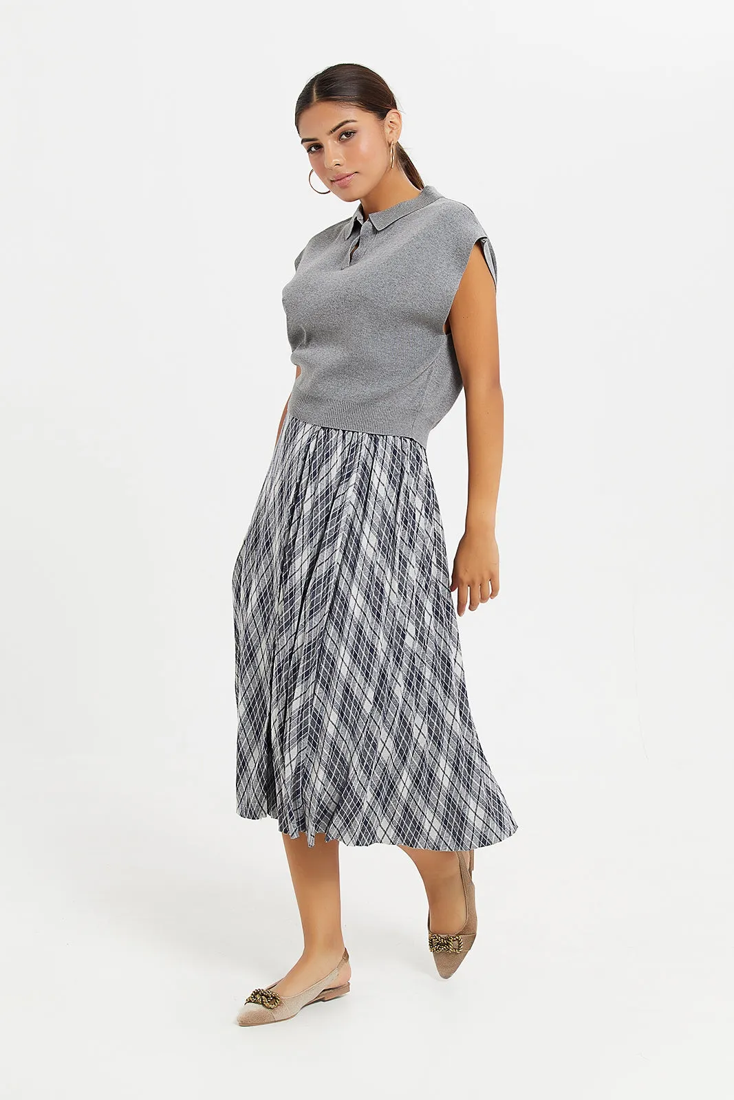 Women Charcoal Printed Pleated Skirt